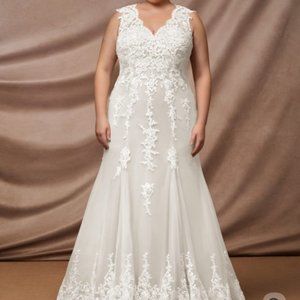 Romantic LACE Wedding Gown Off White, Bridal Dress, NEW WITH TAGS